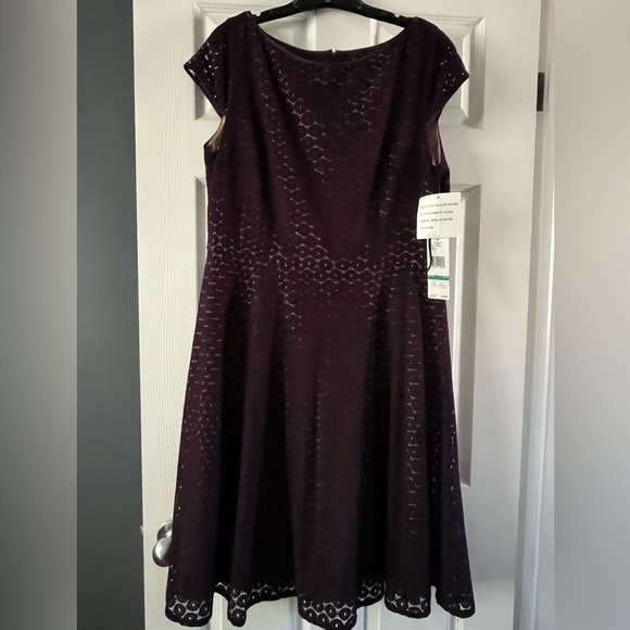 Plum lace cap sleeved dress - Picture 1 of 9